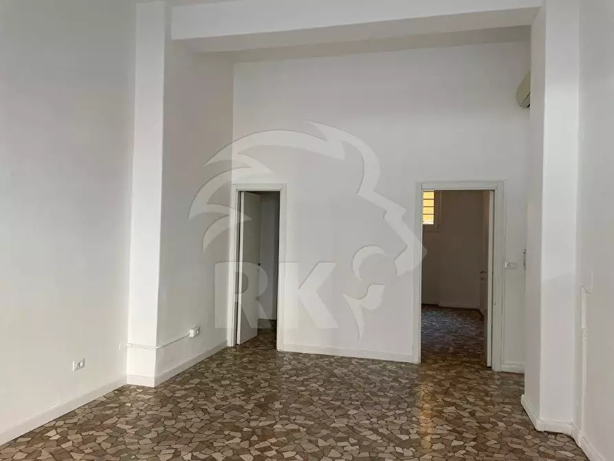 Immagine 34 di Locale commerciale in affitto  in via Milazzo a Bologna