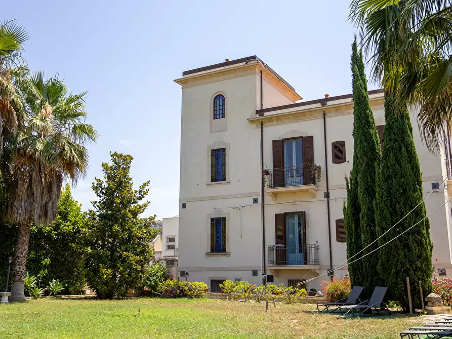 Immagine 25 di Villa in vendita  in Via pola 2 a Noto