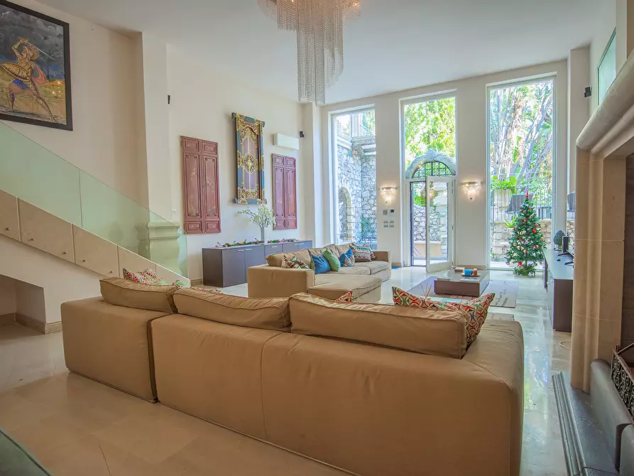 Immagine 70 di Villa in vendita  in Salita Giafari 25 a Taormina