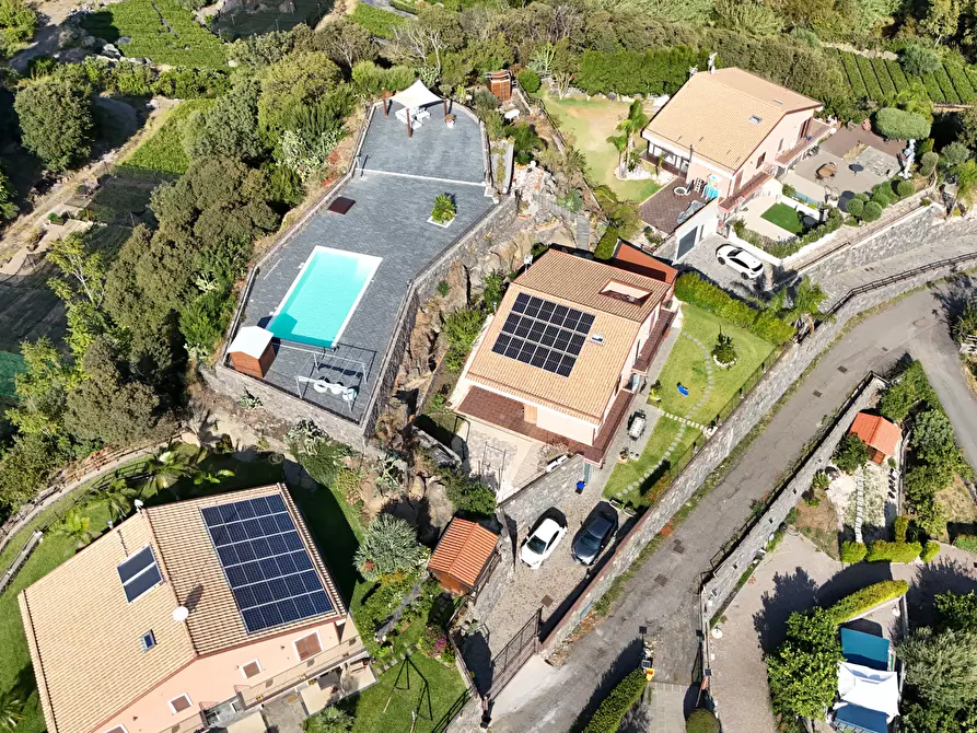 Immagine 115 di Villa in vendita  in Via Vincenzo Bellini 163 a Piedimonte Etneo