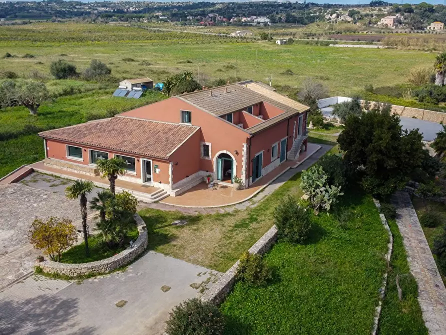 Immagine 2 di Villa in vendita  in Via Priamo 10 a Siracusa