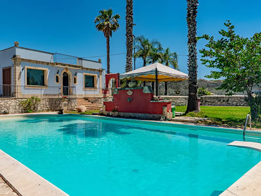 Immagine 39 di Villa in vendita  in Via Agamennone 2 a Siracusa