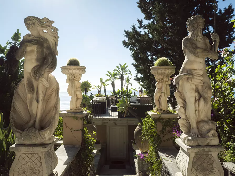 Immagine 49 di Villa in vendita  in Salita Giafari 25 a Taormina