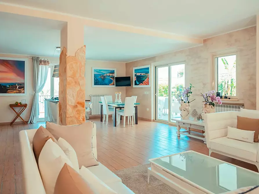 Immagine 24 di Villa in vendita  in Contrada Mastrissa 1000 a Taormina