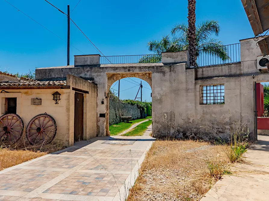 Immagine 29 di Villa in vendita  in Via Agamennone 2 a Siracusa