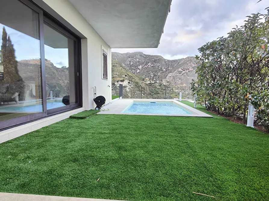 Immagine 35 di Villa in vendita  in SP10 41 a Taormina