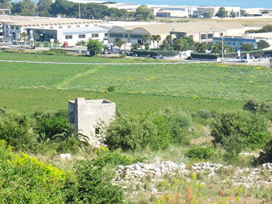 Immagine 10 di Villa in vendita  in VIA SERRADIFALCO 7 a Siracusa