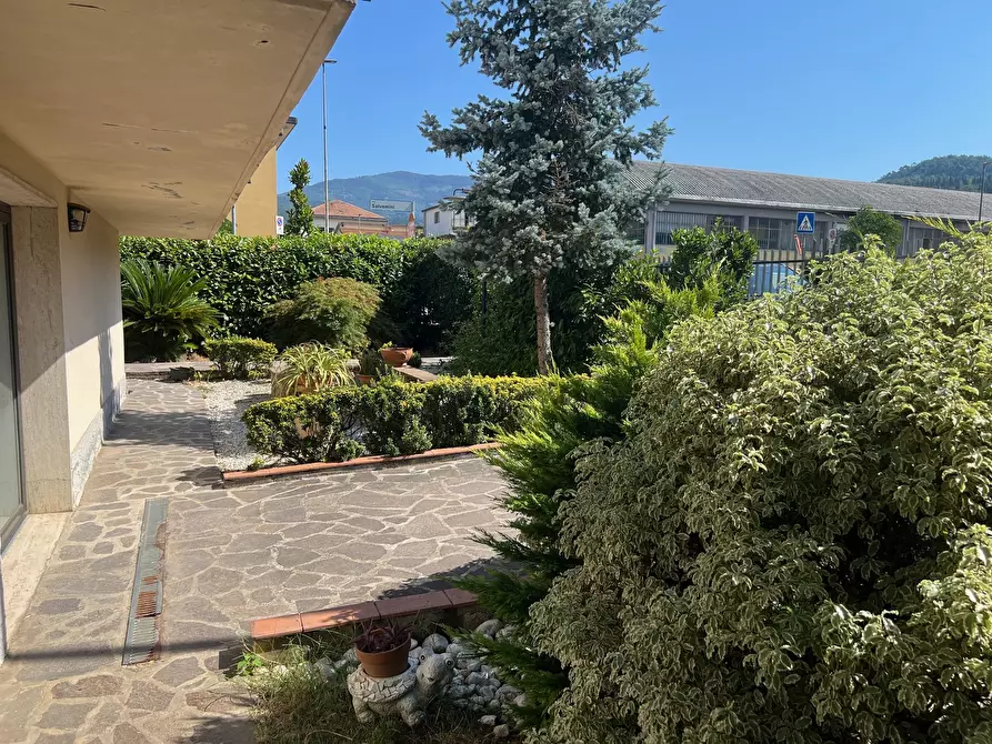 Immagine 34 di Villa in vendita  a Montemurlo