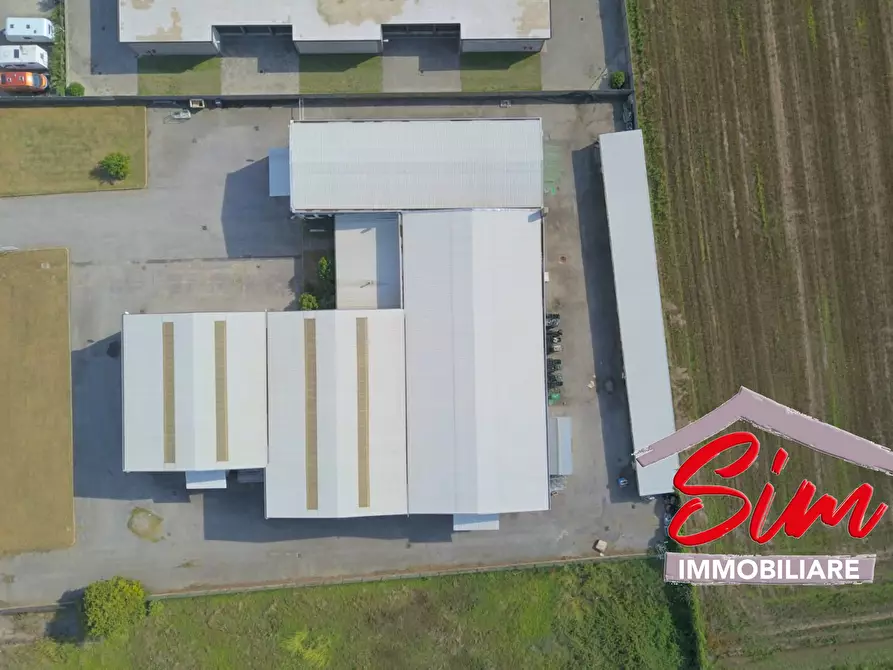 Immagine 29 di Locale commerciale in vendita  in Strada statale 229 del Lago d'Ortatrada provincial sn a Caltignaga