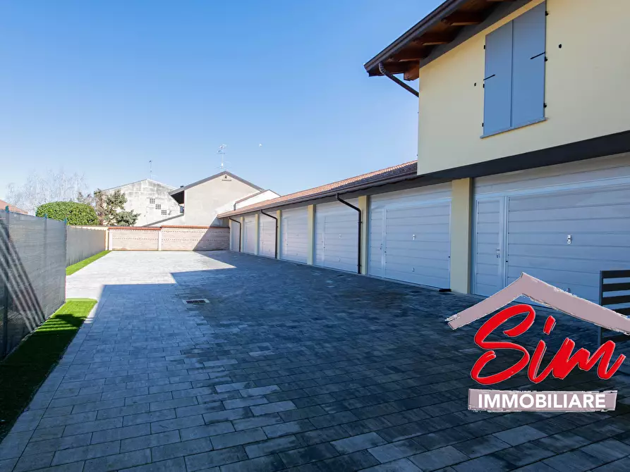 Immagine 4 di Villa in vendita  in Viale Roma sn a Casaleggio Novara