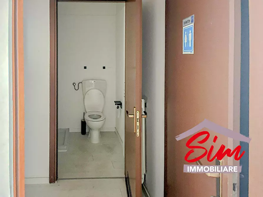Immagine 13 di Locale commerciale in affitto  in via artigianato sn a Novara