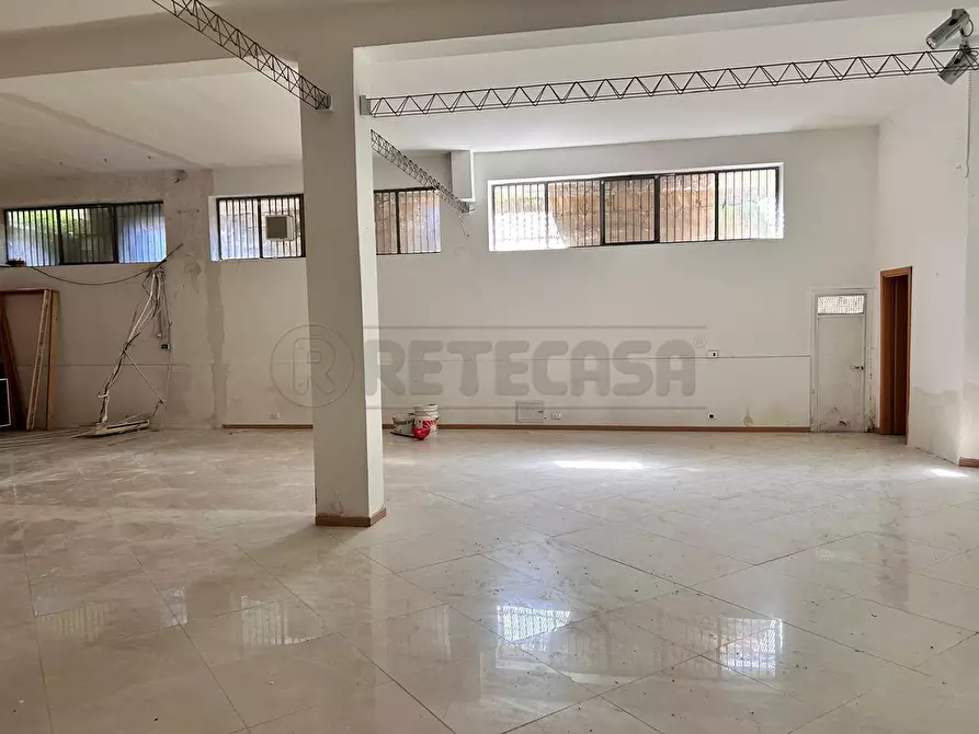 Immagine 3 di Locale commerciale in vendita  in Via Pier Maria Rosso di San Secondo 107 a Caltanissetta