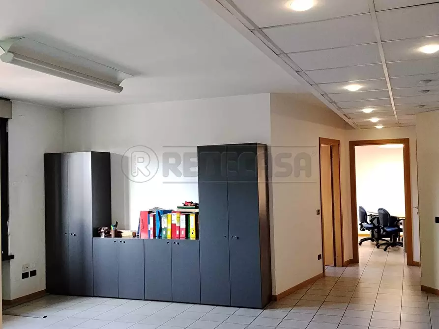 Immagine 16 di Ufficio in vendita  a Bergamo