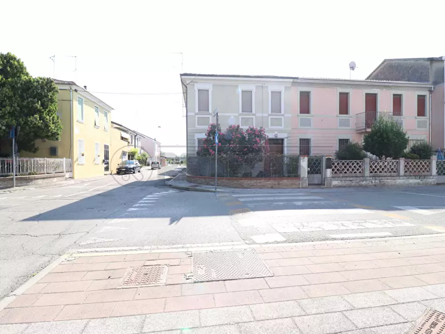 Immagine 3 di Casa bifamiliare in vendita  in Via della Libertà 62 a Bondeno