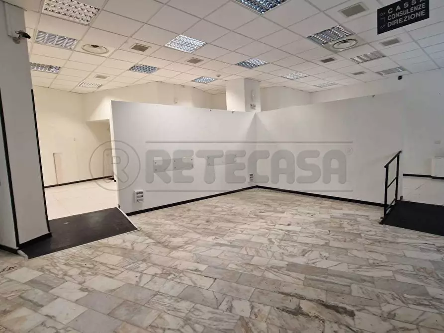 Immagine 3 di Locale commerciale in vendita  a Mercato San Severino