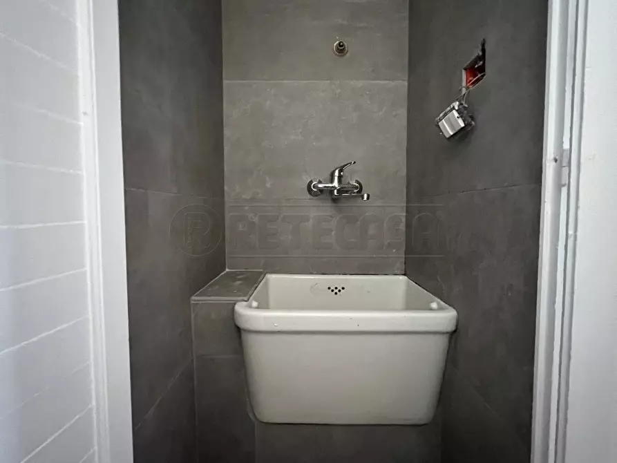 Immagine 25 di Quadrilocale in affitto  in Lungomare Cristoforo Colombo 39 a Salerno