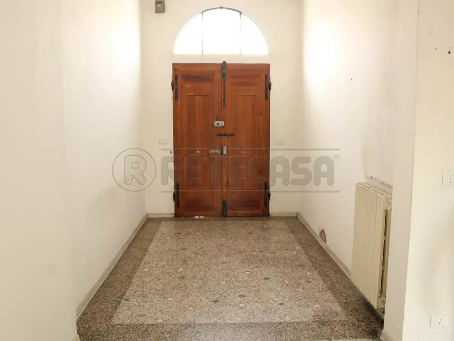 Immagine 2 di Locale commerciale in affitto  in Via Giovanni Gradenigo 2 a Padova