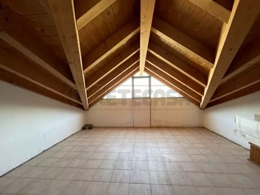 Immagine 10 di Locale commerciale in vendita  in Via Papa Giovanni XXIII a Barbarano Mossano