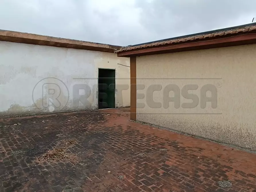 Immagine 13 di Pentalocale in vendita  in Via Luigi Einaudi a Caserta