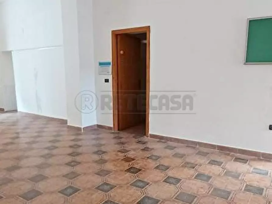 Immagine 11 di Locale commerciale in affitto  a Marcianise