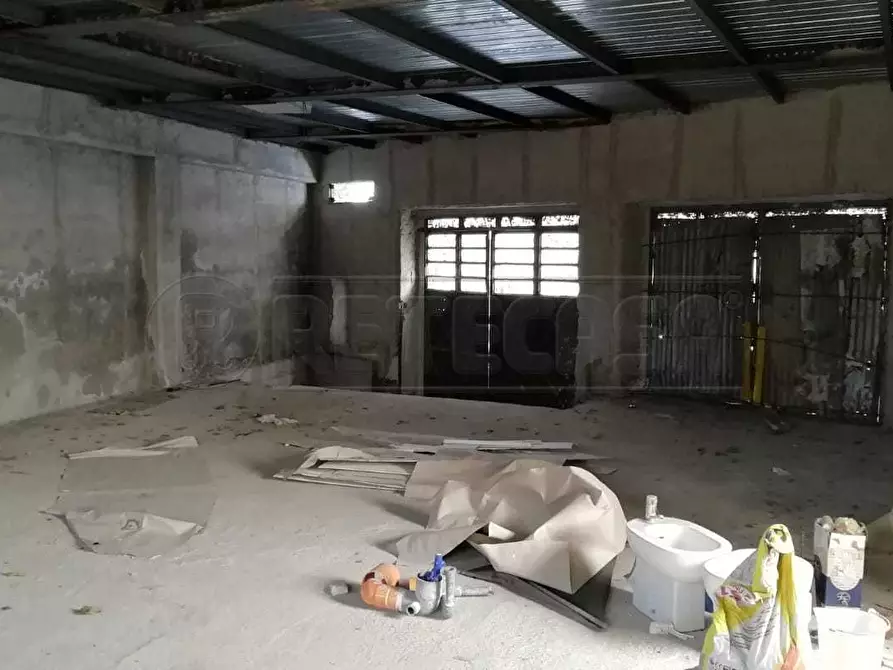 Immagine 4 di Locale commerciale in affitto  in via balzico 4 a Salerno