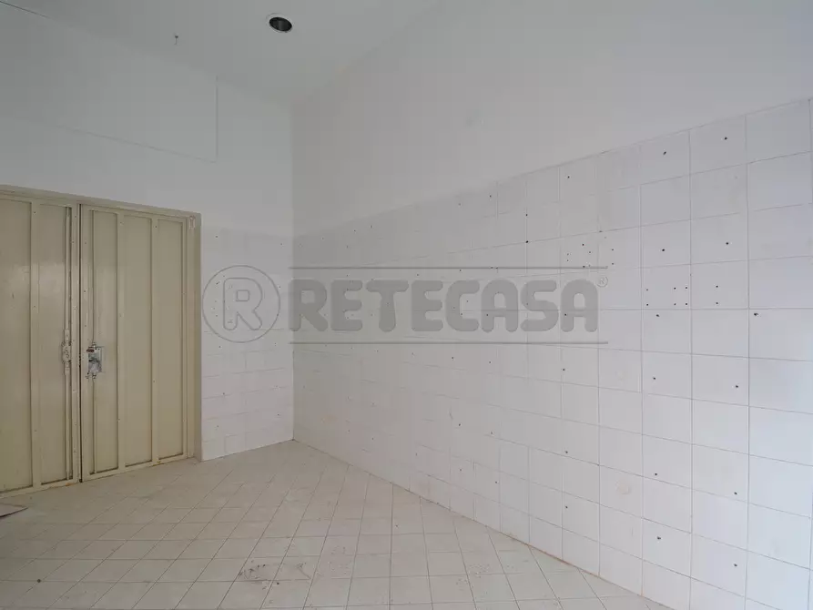 Immagine 3 di Locale commerciale in vendita  in Via Ettore Lombardo Pellegrino 44 a Messina