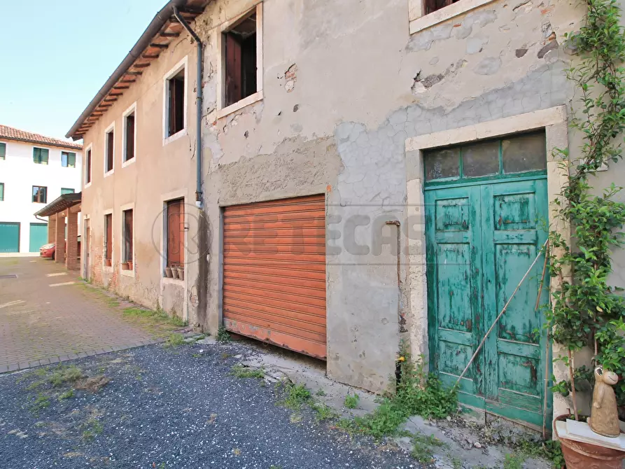 Immagine 1 di Casa semindipendente in vendita  in VIA XXIV MAGGIO 47 a Montebello Vicentino