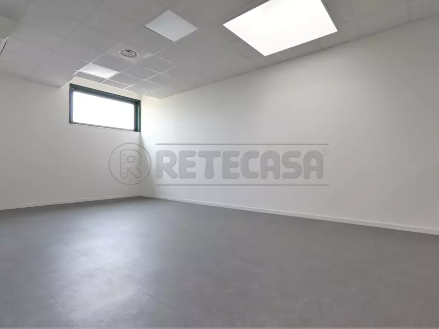 Immagine 11 di Ufficio in affitto  in Via Boschi a Torri Di Quartesolo