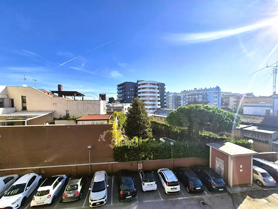 Immagine 9 di Quadrilocale in vendita  in Piazza della Marina 3 a Pescara