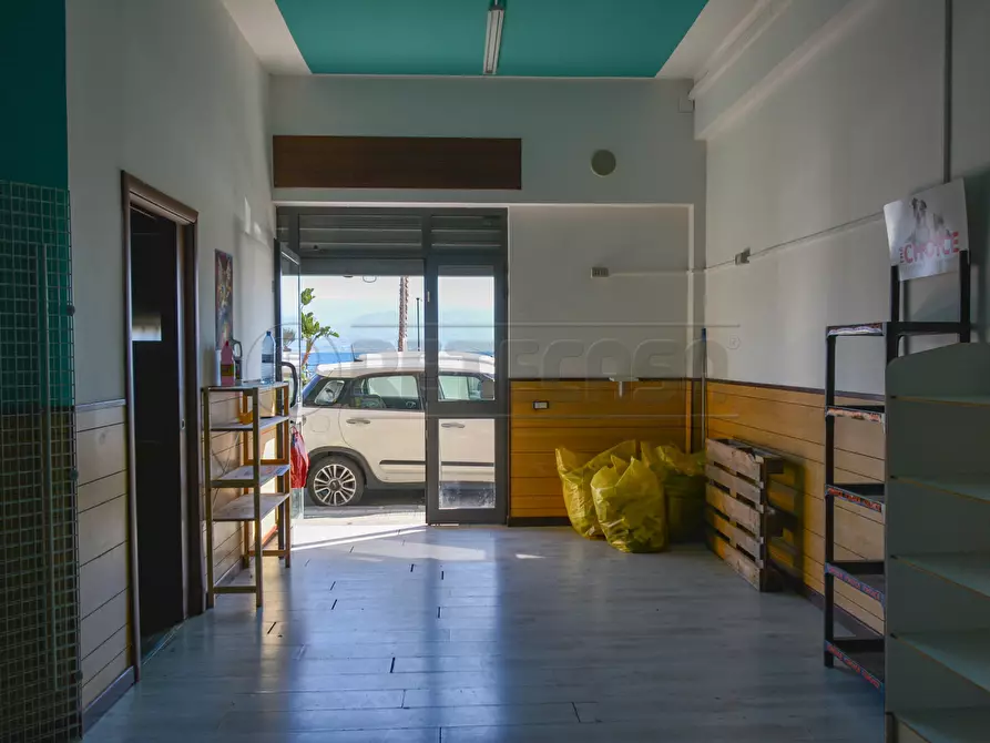 Immagine 10 di Locale commerciale in affitto  in Viale della Libertà 343 a Messina