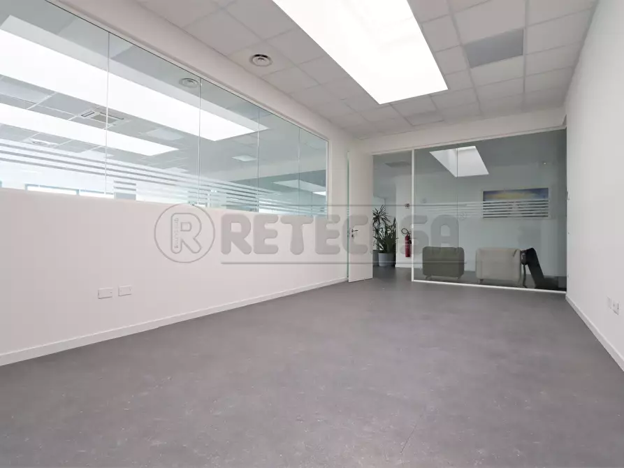 Immagine 9 di Ufficio in affitto  in Via Boschi a Torri Di Quartesolo