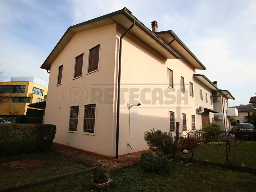 Immagine 1 di Porzione di casa in vendita  a Arcugnano