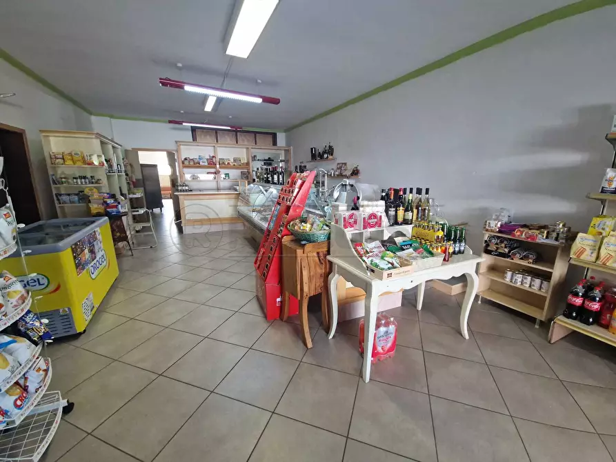 Immagine 2 di Locale commerciale in affitto  in Viale Europa 17B a Acquanegra Cremonese