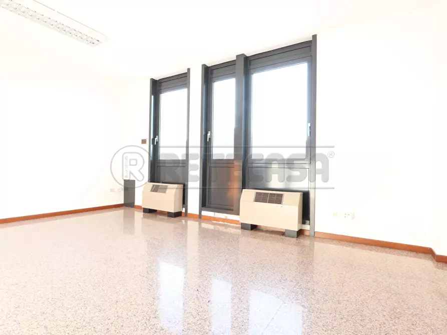 Immagine 45 di Ufficio in affitto  in Via Aldo Moro 10 a Vicenza