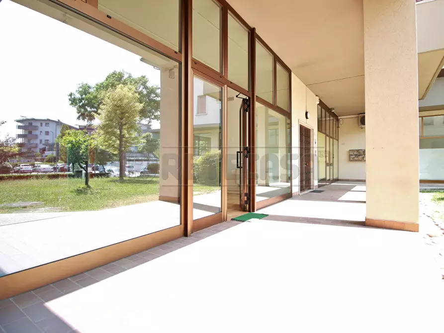 Immagine 2 di Locale commerciale in affitto  in Via A. de gasperi a Altavilla Vicentina