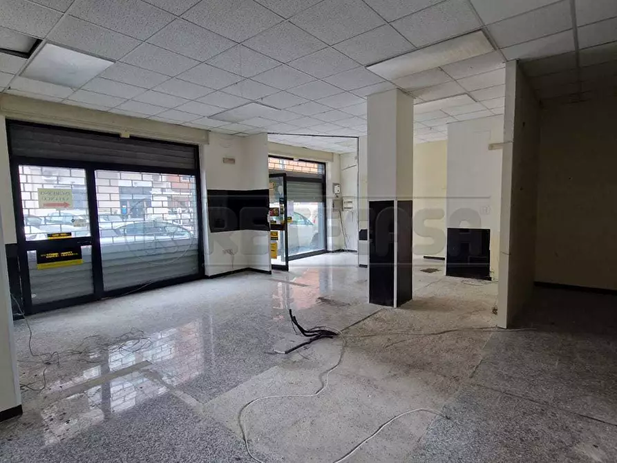 Immagine 4 di Locale commerciale in affitto  a Mercato San Severino