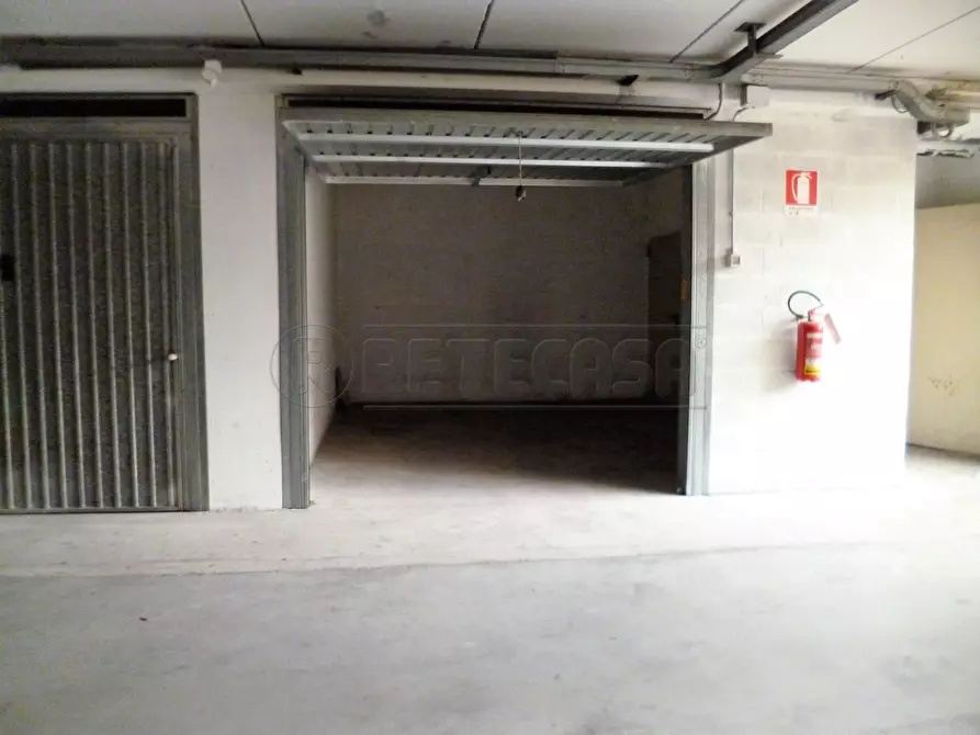 Immagine 24 di Locale commerciale in affitto  a Montebello Vicentino