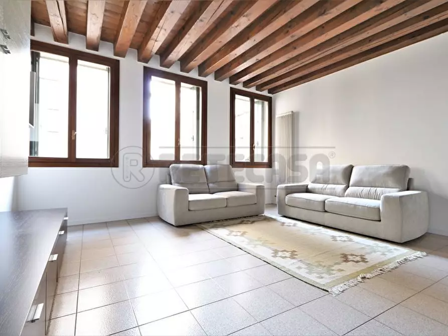 Immagine 1 di Bilocale in affitto  in Via Cesare Battisti a Vicenza