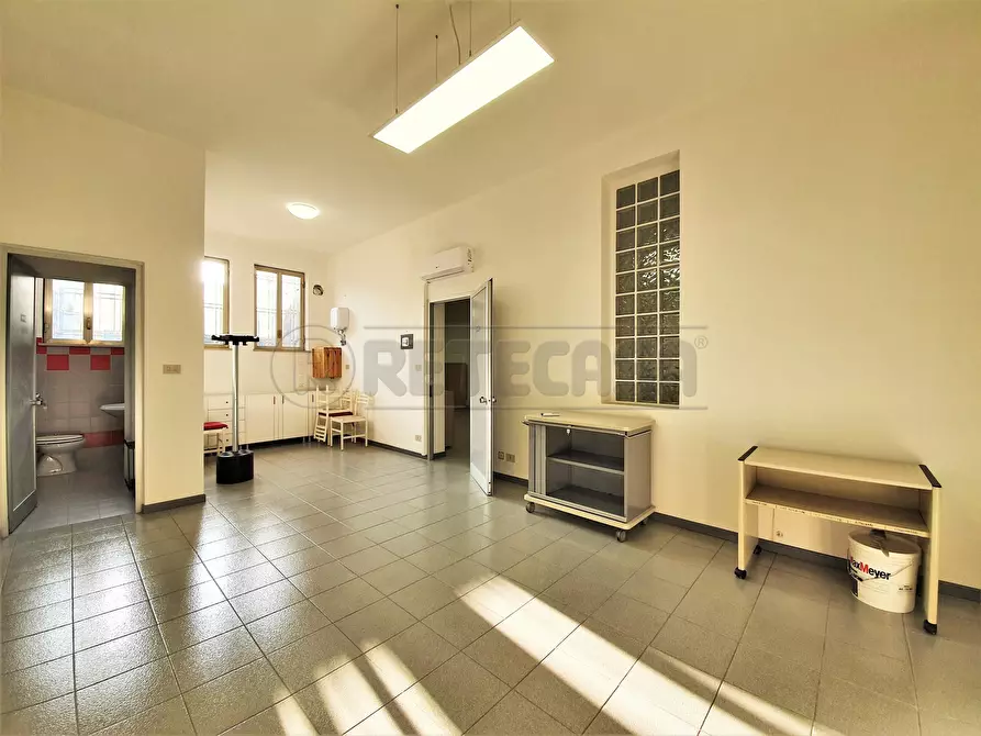 Immagine 13 di Ufficio in affitto  a Torri Di Quartesolo