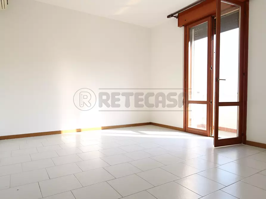 Immagine 13 di Trilocale in affitto  in Via delle Casermette a Vicenza