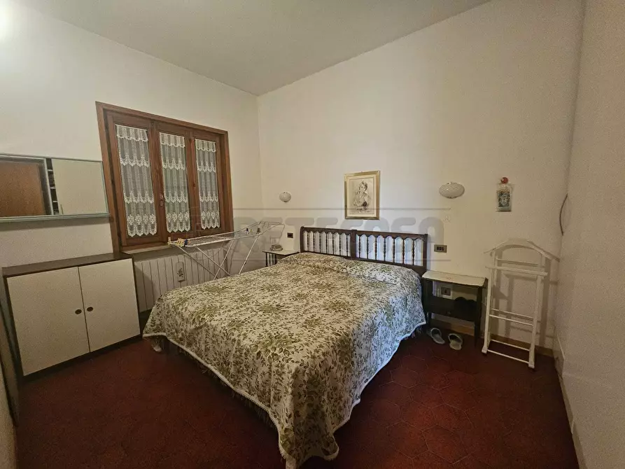 Immagine 33 di Trilocale in vendita  a Bardolino