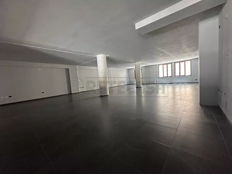 Immagine 18 di Locale commerciale in affitto  a Mazara Del Vallo