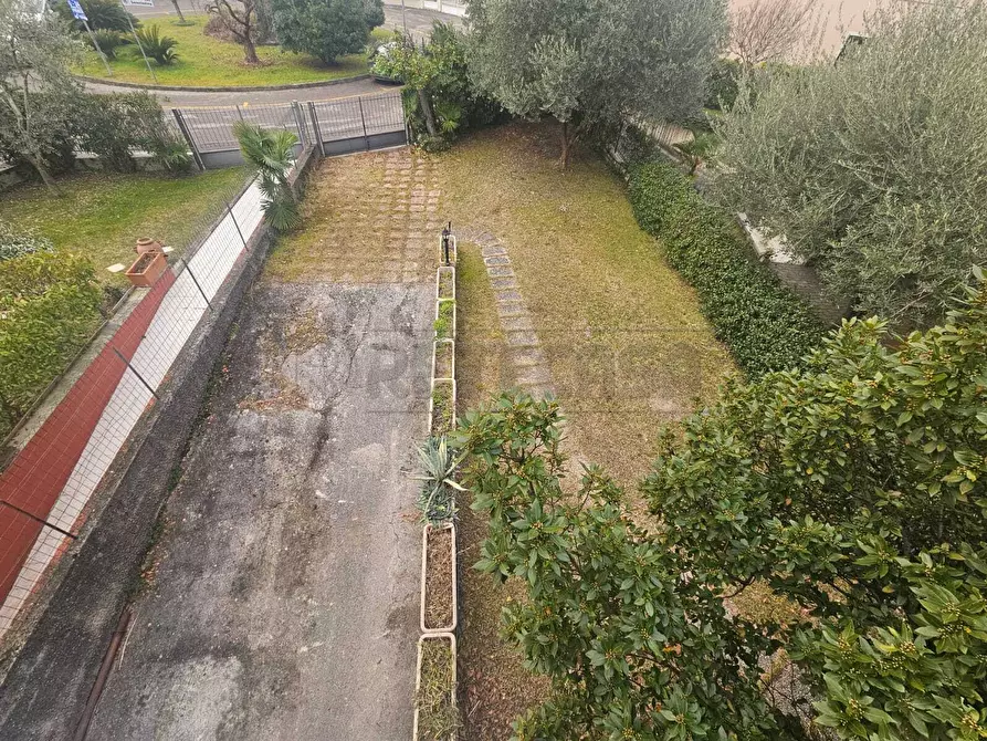 Immagine 27 di Trilocale in vendita  a Bardolino