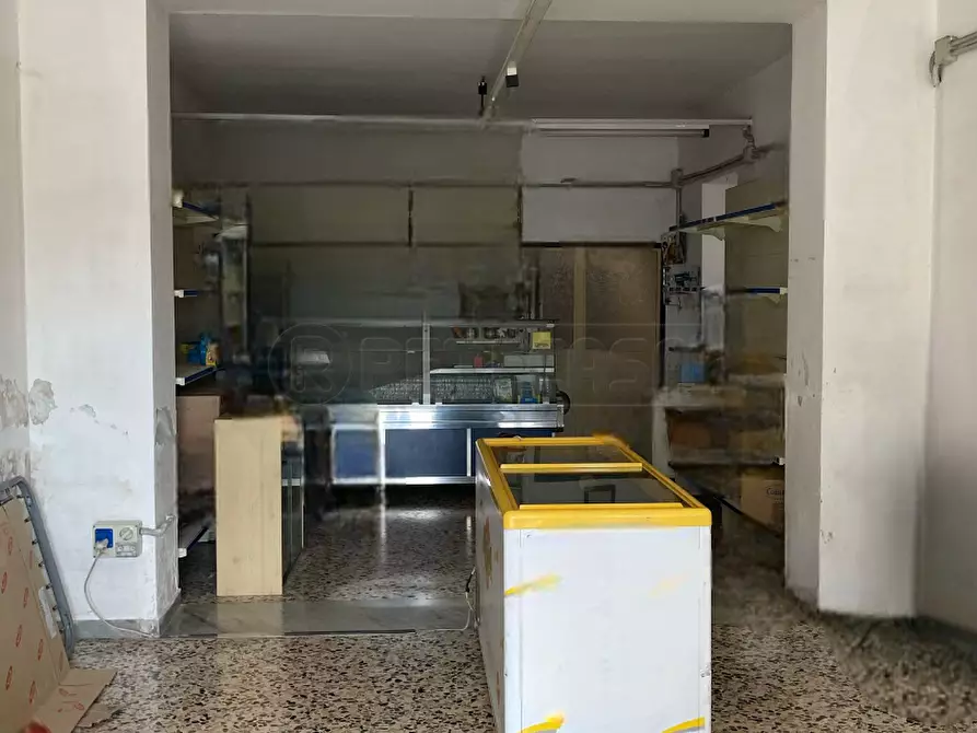 Immagine 3 di Magazzino in affitto  a Fisciano