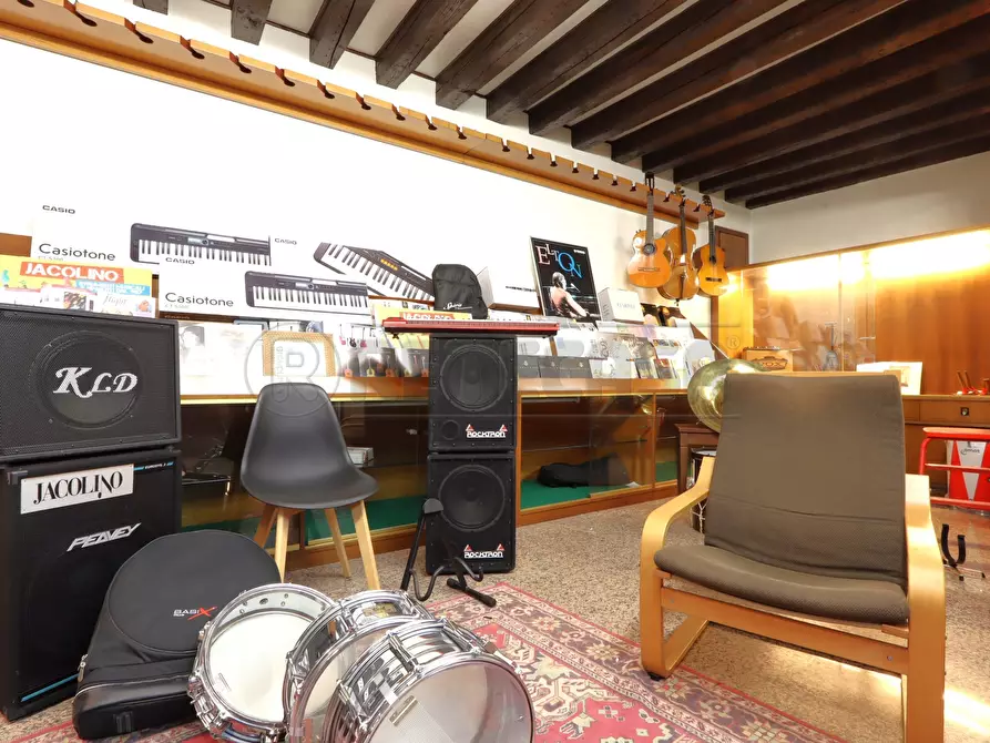 Immagine 12 di Locale commerciale in vendita  in Contrà S.S.Apostoli 35 a Vicenza