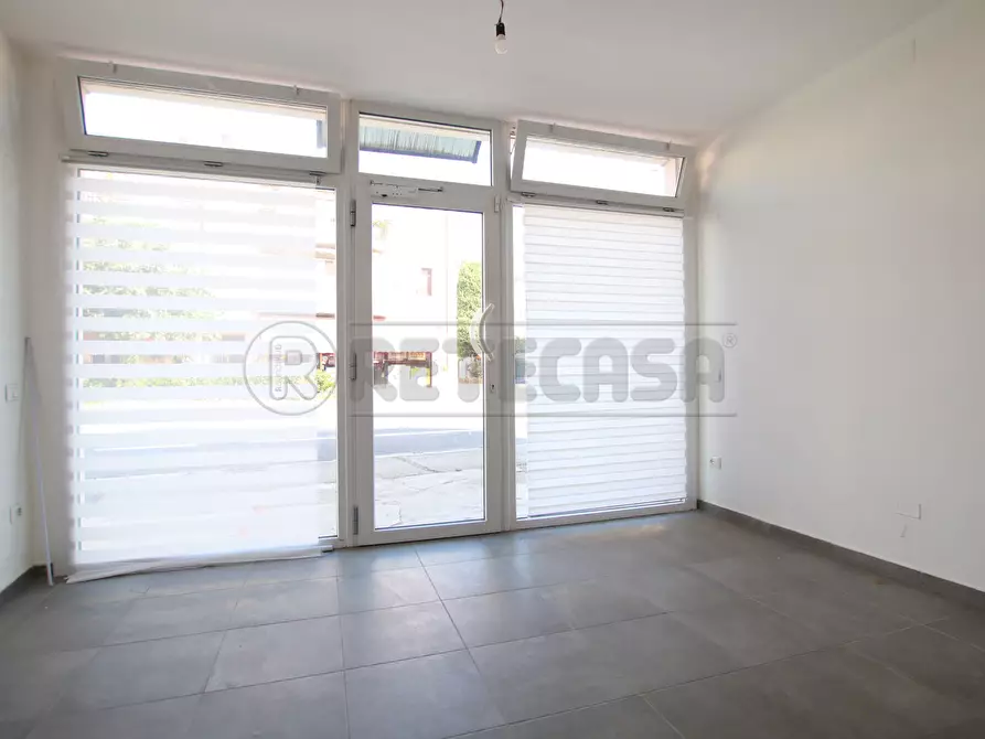 Immagine 4 di Locale commerciale in affitto  in viale riviera berica 451 a Vicenza