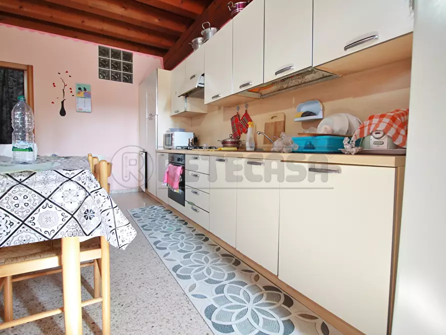 Immagine 4 di Bilocale in vendita  in Via Canova 6 a Gambellara