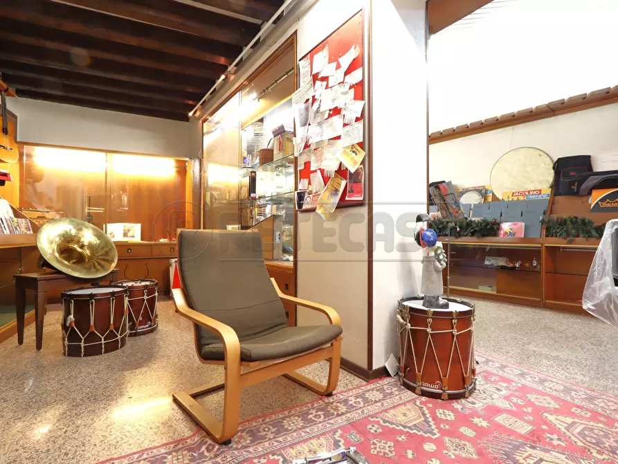 Immagine 14 di Locale commerciale in vendita  in Contrà S.S.Apostoli 35 a Vicenza