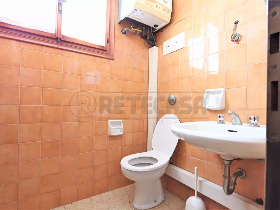 Immagine 14 di Locale commerciale in affitto  a Castegnero