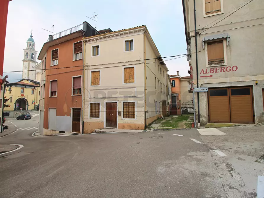 Immagine 1 di Casa semindipendente in vendita  in Piazza Malenza 27 a Montorso Vicentino